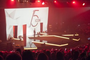 escenografia evento I.C.O.N. escenario auditorio desfiles peluqueria