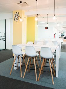 Interiorismo grafico oficinas Direct Seguros Madrid