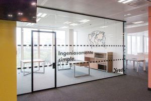 Interiorismo grafico oficinas Direct Seguros Madrid