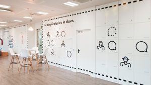 Interiorismo grafico oficinas Direct Seguros Madrid