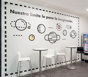 Interiorismo grafico oficinas Direct Seguros Madrid