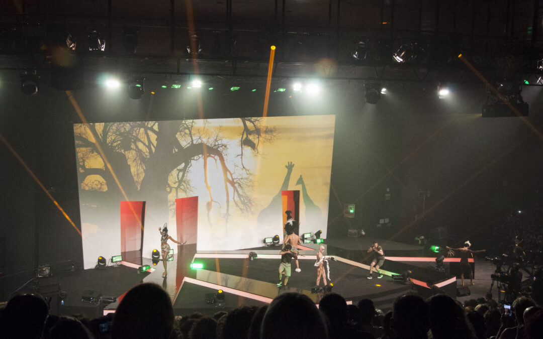 escenografia evento I.C.O.N. escenario auditorio desfiles peluqueria